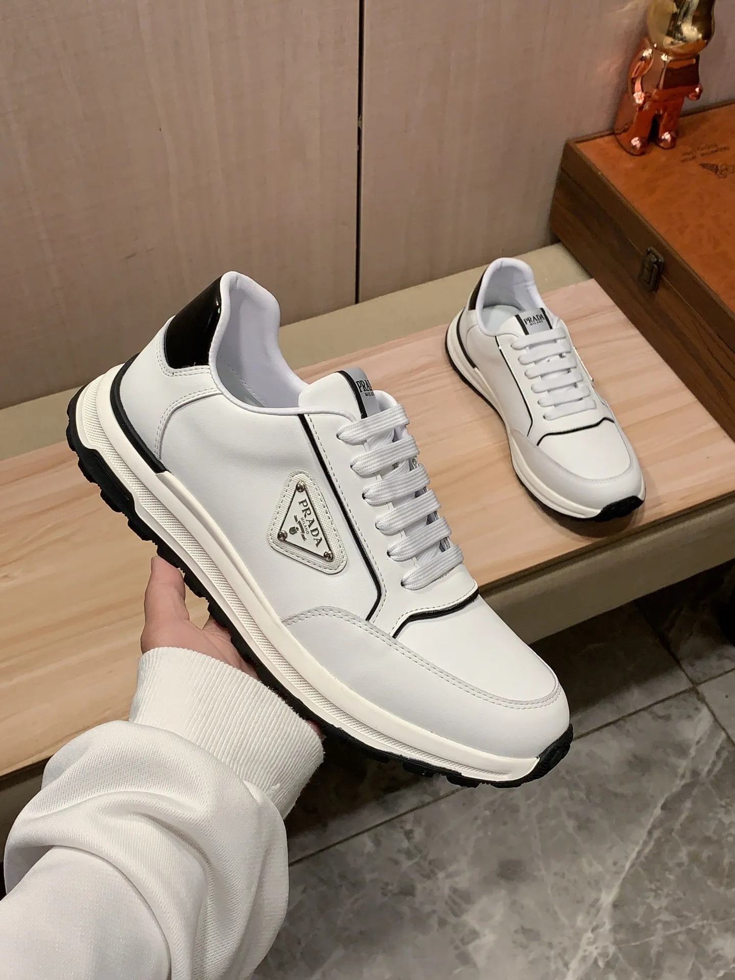 Men's Men's Shoes💰420💰💰🎩🎩[Lightning][Lightning] "PRADA*" The latest and most popular casual shoes, top brand [seduce] luxury~purchase, top~quality. [Strong] The upper is made of imported breathable cowhide with material ➕ breathable sheepskin feet (•) and fine workmanship. The original stylish and stylish soft rubber wear-resistant and non-slip outsole is light and comfortable on the feet. The real thing looks better when photographed. 122: code: 38-44, 2️⃣ colors selected